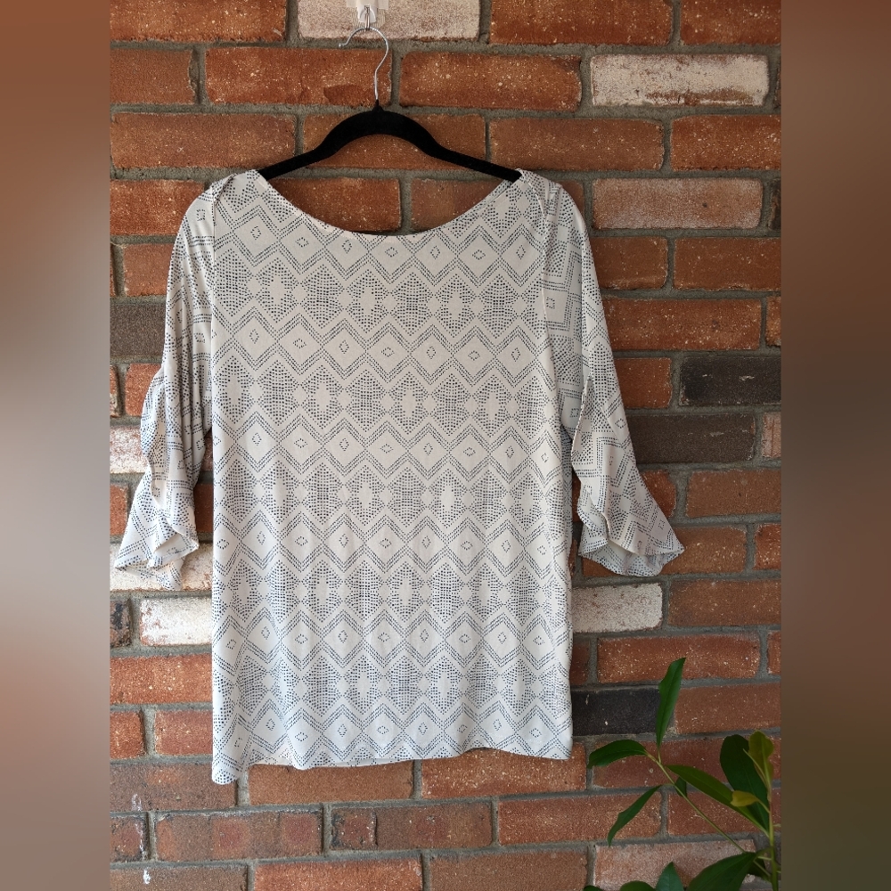 BANANA REPUBLIC BOAT NECK RUFFLE SLEEVE TOP SIZE M